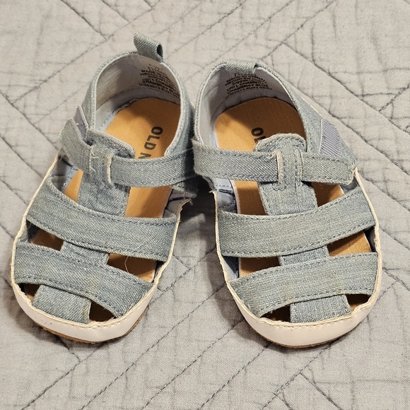 NWOT Old Navy Unisex Boy Girl Baby Toddler 6-12 MONTHS Chambray Sandals BLUE - Picture 1 of 4
